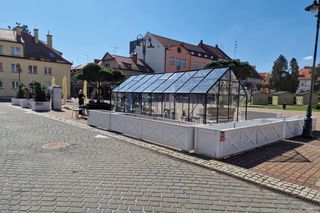 Nowy ogródek restauracyjny w Żorach wywołał niemałe poruszenie 