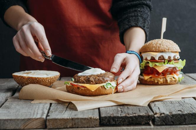 Tak matka pokona fast-foody. Domowe hamburgery, które dzieci pokochają 