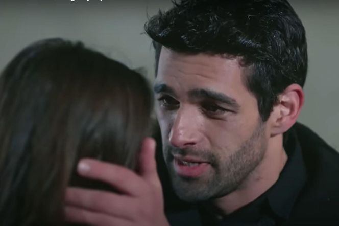 Duygu wyzna Aliemu, że go kocha. Ten odwzajemni się tym samym! 