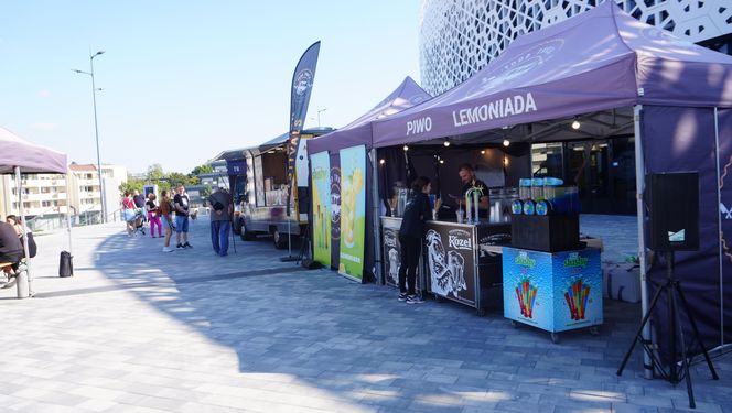 Festiwal Food Trucków w Olsztynie. Pod halą Urania można zjeść dania z kuchni całego świata [ZDJĘCIA]