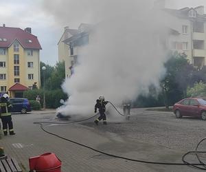 Pożar osobówki w Solcu Kujawskim! Z auta niewiele zostało [ZDJĘCIA]