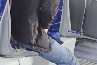 Oddał mocz w toruńskim tramwaju. Wszystko się nagrało