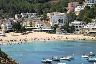 Hiszpania króluje, Malta rośnie w siłę, a do Turcji nie latamy tylko czarterami. Jak Polacy spędzą wakacje 2025?