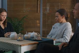 	M jak miłość odc. 1730. Andrzej Budzyński (Krystian Wieczorek), Magda (Anna Mucha), Milena (Katarzyna Fareniuk) - sąsiadka Nadii