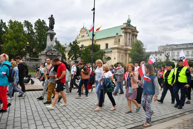 Zdjęcia z Marszu Powstania Warszawskiego