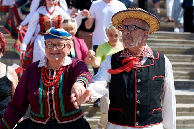 3 MAJA: Biało-czerwone flagi i polonez. Tak świętował Lublin