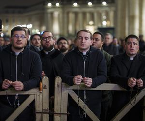 Pilne wieści z Watykanu. Piszą o nocy papieża. To już dwunasta doba