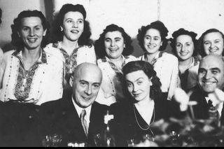 QUIZ PRL. Czerwone damy PRL-u. Jak naprawdę żyły żony dygnitarzy i partyjne celebrytki?