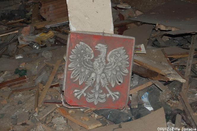 Opuszczony internat szkoły górniczej w Katowicach. Kiedyś tętnił życiem, dzisiaj to obskurna ruina 