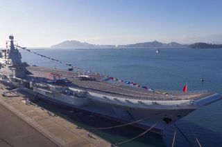 Chińskie lotniskowce Liaoning i Shandong