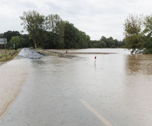 Dolny Śląsk pod wodą. Przybywa wody w Kaczawie. Droga na Złotoryję zalana