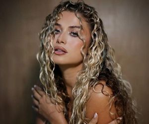 Uczestniczka Love Island jedzie na Eurowizję! Niektórzy nie wiedzieli, że śpiewa