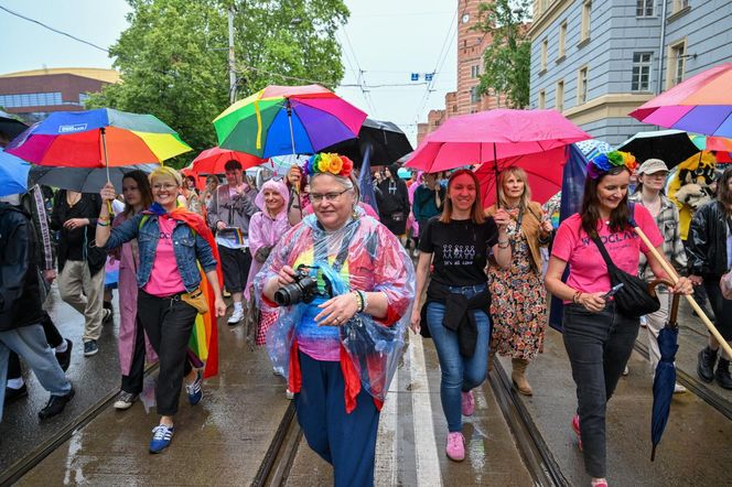 17. Wrocławski Marsz Równości wystartował. Na trasie pojawili się przeciwnicy 