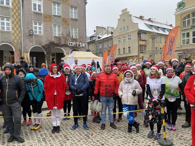 Bieg Mikołajów w Olsztynie 2023. Kilkaset osób pobiegło dla dzieci. Zobaczcie zdjęcia!