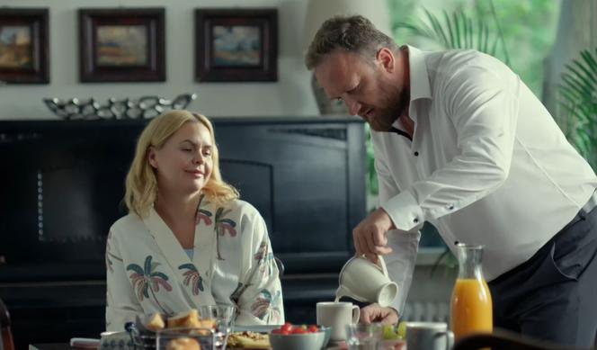 Przyjaciółki 18 sezon odc. 215. Paweł (Bartek Kasprzykowski), Anka (Magdalena Stużyńska)