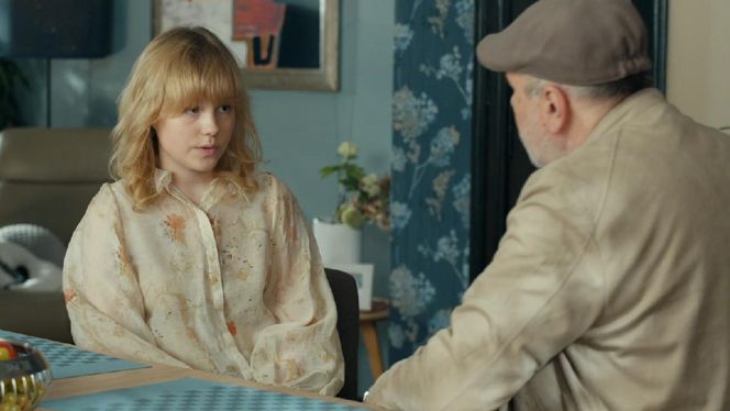 Barwy szczęścia, odcinek 3192. Emilka (Jessica Frankiewicz), Andrzej (Leon Charewicz)