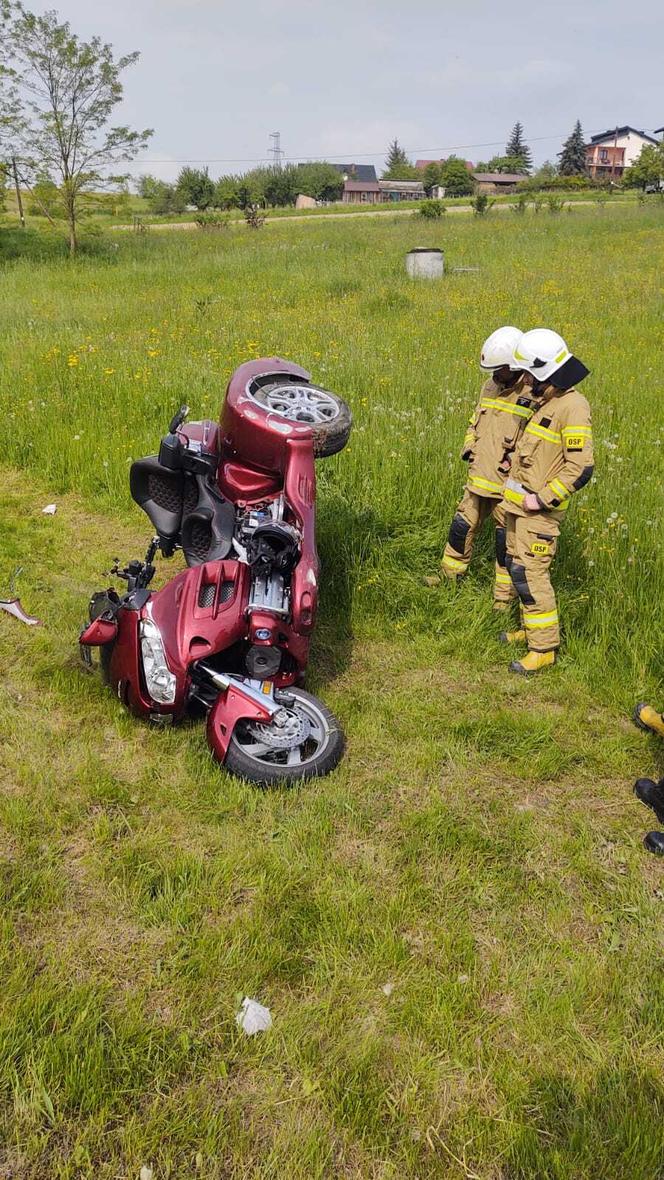 Ptaszkowa. Stracił panowanie nad hondą i wpadł do przydrożnego rowu. Motocyklista w szpitalu