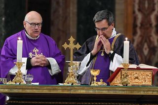 Wierni modlą się o zdrowie Papieża Franciszka