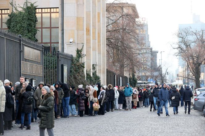 Warszawiacy szturmowali muzeum. Gigantyczne kolejki w ostatnim dniu wystawy obrazów Chełmońskiego