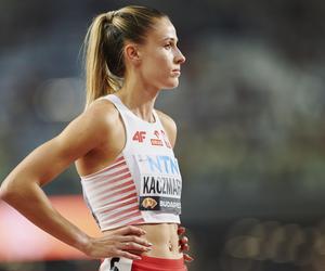 Najpiękniejsza polska biegaczka już poczuła lato. Gorące zdjęcie z siostrą