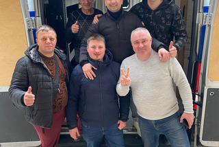 Znana pisarka, biznesmen z Holandii i menadżerka gwiazd zawieźli dary dla Ukrainy i uratowali koty