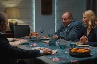 M jak miłość odc. 1717. Staszek (Sławomir Holland), Jagoda (Katarzyna Kołeczek), Tadeusz (Bartłomiej Nowosielski)