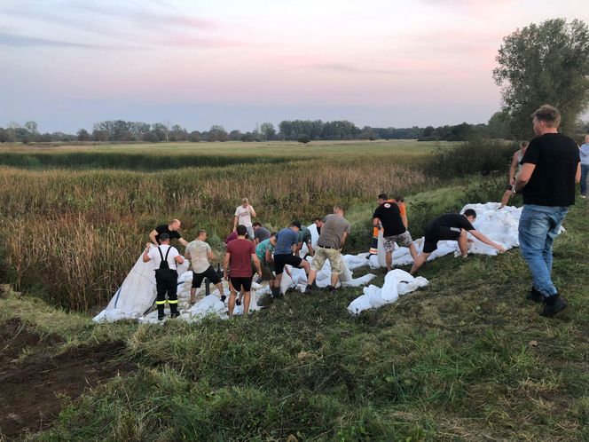 Pracowita doba w zagrożonym powodzią powiecie górowskim 