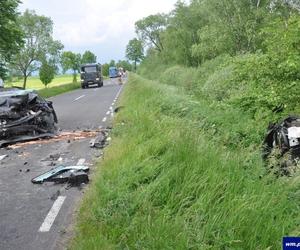 Potworny wypadek pod Piszem! Volkswagen i volvo roztrzaskane. Na miejscu śmigłowiec [ZDJĘCIA]. 