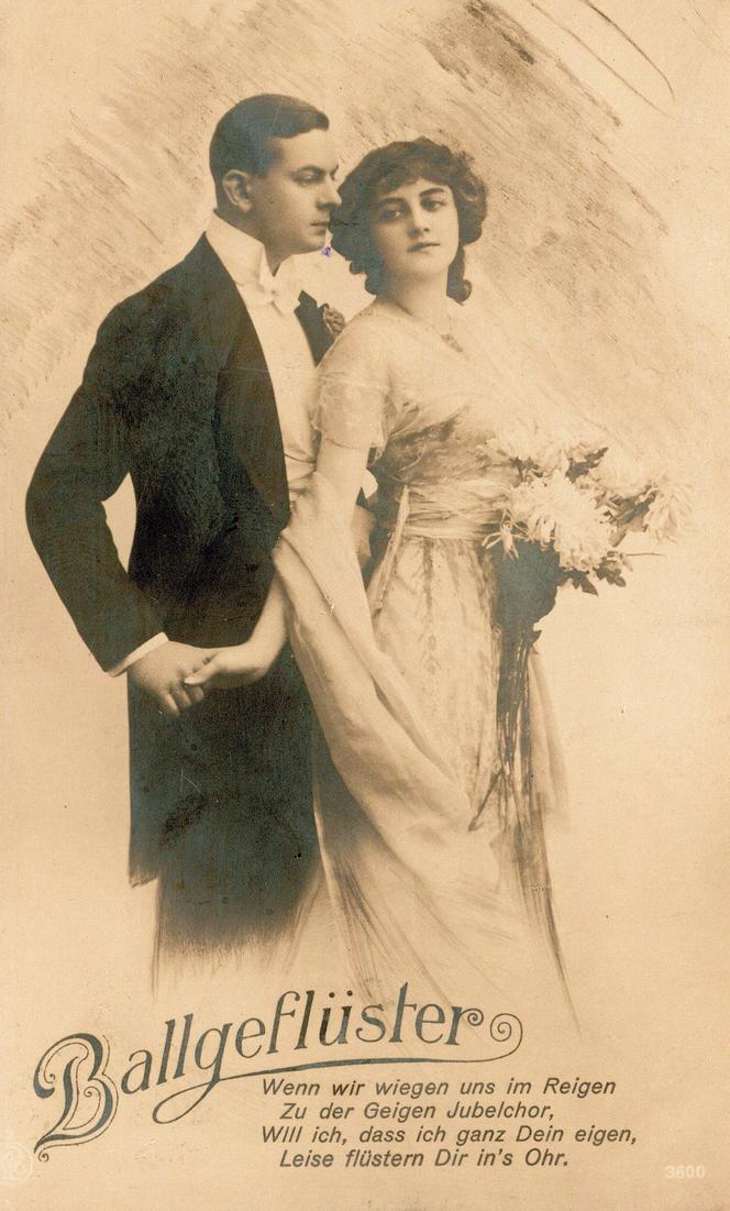 Para w strojach balowych, ok. 1900.