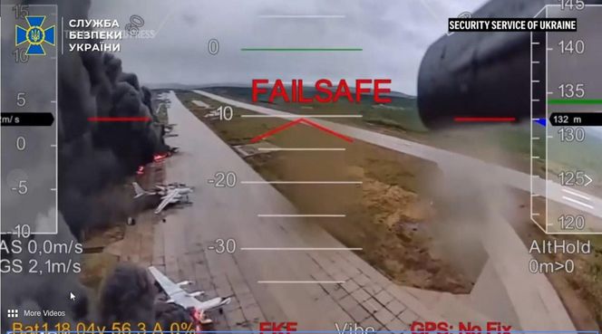 Zdjęcia satelitarne bombowców zniszczonych podczas operacji Pajęczyna.
