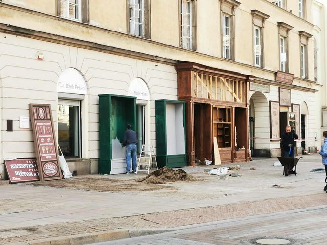 "Lalka" - scenografia w centrum Warszawy