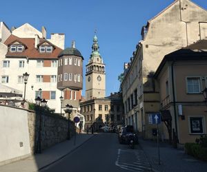 O tym mieście mówią mała Praga. Twierdza, podziemia i najstarszy kamienny most 