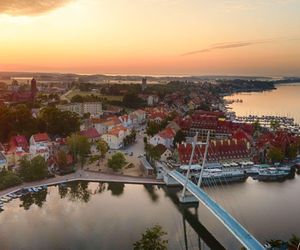 Ta kraina to raj dla turystów. Można zwiedzić tam m.in. „mazurski Sopot”