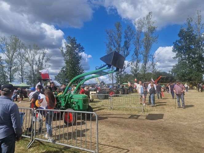XXIII Międzynarodowy Festiwal Starych Ciągników i Maszyn Rolniczych im. Jerzego Samelczaka. Zdjęcia z parady i terenu festiwalu