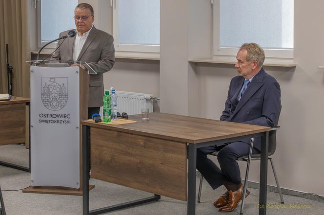 Mirosław Baka z tytułem Honorowego Obywatela Ostrowca Świętokrzyskiego. "Tu są moje korzenie"