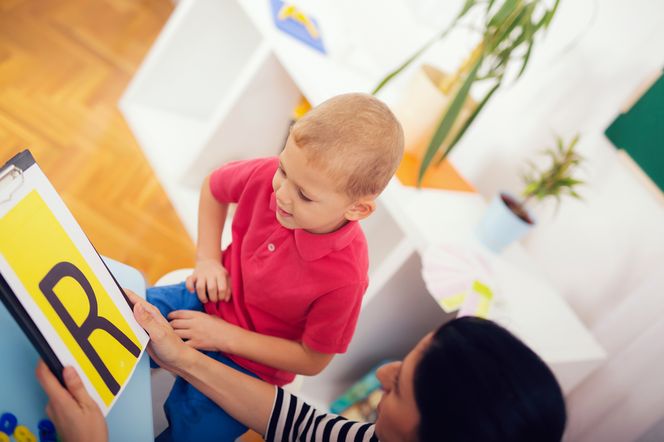 Jak pomóc dziecku, które ma kłopoty z prawidłową wymową głoski R?