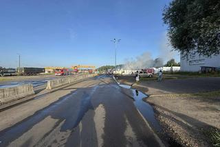 Kilkanaście wybuchów w Sławkowie. Płoną zbiorniki z paliwem