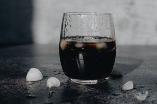 „Colę wolę z Norwegii”, czyli jak rząd próbuje wychować Polaków podatkami