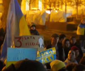 Manifestacja w trzecią rocznicę wybuchu wojny w Ukrainie