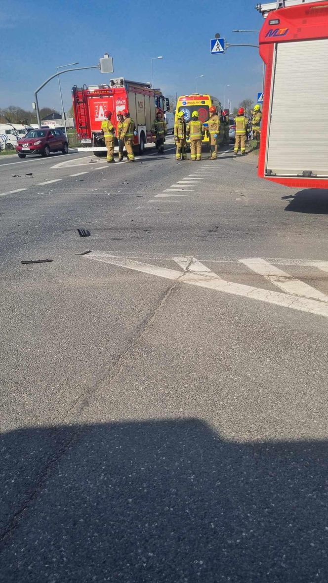 Wypadek na DK 10 pod Bydgoszczą. Trzy osoby trafiły do szpitala!