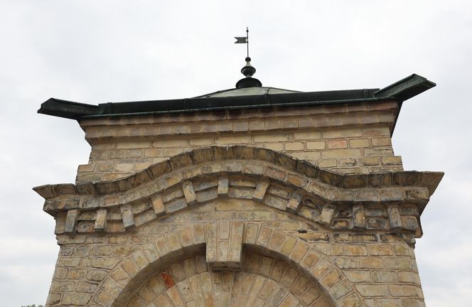 Studzienka na placu przy PKS w Lublinie to pozostałość po dawnej ul. Szerokiej