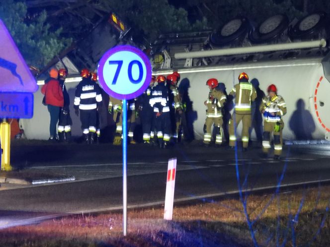 Przewalona cysterna z azotem w Skuszewie.