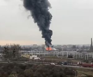 Potężny pożar zabytkowej hali w Gdańsku. Wielka chmura dymu w mieście