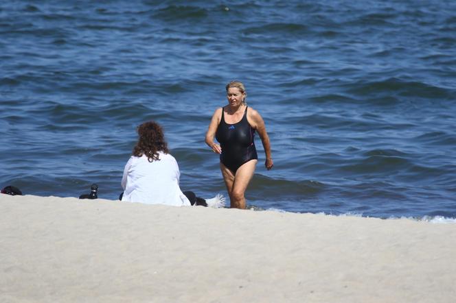 Ewa Kasprzyk relaksuje się nad morzem. Przypadkiem pokazała za wiele