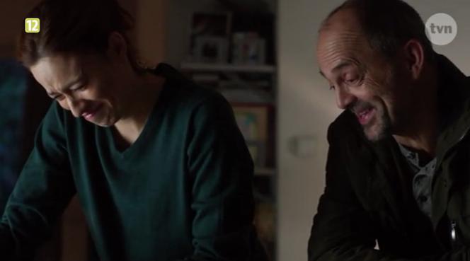 Lekarze 4 sezon odcinek 1 (odc. 40). Alicja (Magdalena Różczka), Leon Jasiński (Jacek Koman)