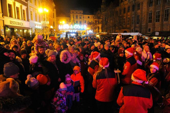 Toruński Jarmark Bożonarodzeniowy 2024. Zdjęcia z pierwszego dnia. Tak wyglądała parada ze św. Mikołajem