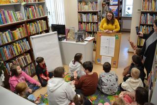 Dzieci chętnie uczestniczą w spotkaniach z książką, organizowanych w MBP w Siedlcach w czasie ferii