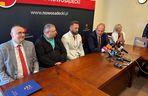 Podpisanie umowy na utworzenie w Krynicy-Zdroju klasy o profilu hokejowym