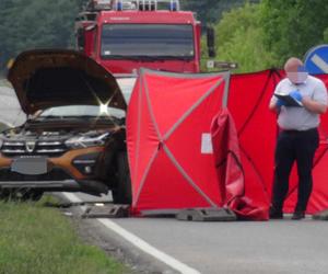 Makabryczny wypadek na DK 60. TIR zmasakrował osobówkę. Jedna osoba nie żyje