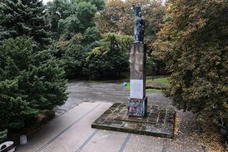 Gigantomania pomników i budowli w PRL-u